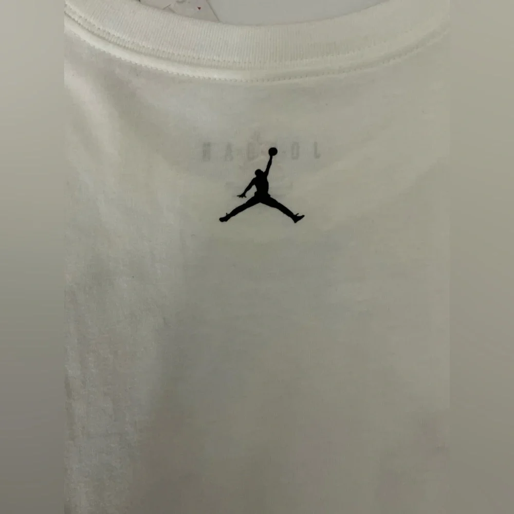 Nike Air Jordan Men's Active MJ Dot Graphic Short Sleeve T-Shirt Size Small